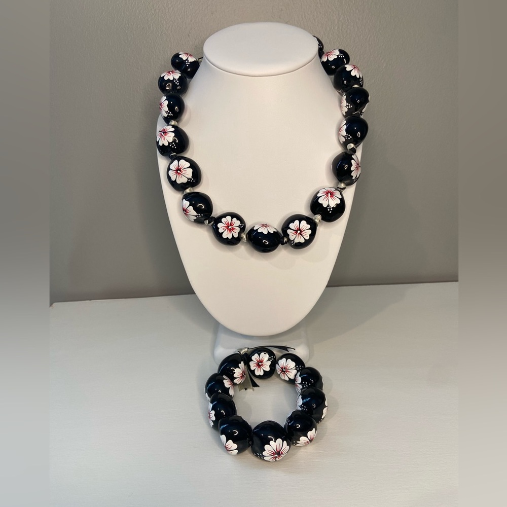 Pink and black Hawaiian beaded necklace